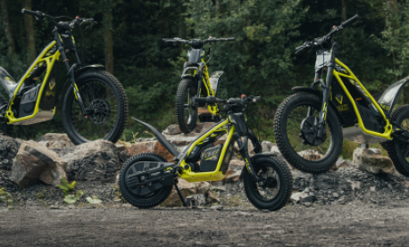 TRIUMPH LANCE LES MOTOS ÉLECTRIQUES TOUT-TERRAIN TXP POUR LE MARCHÉ DES JEUNES